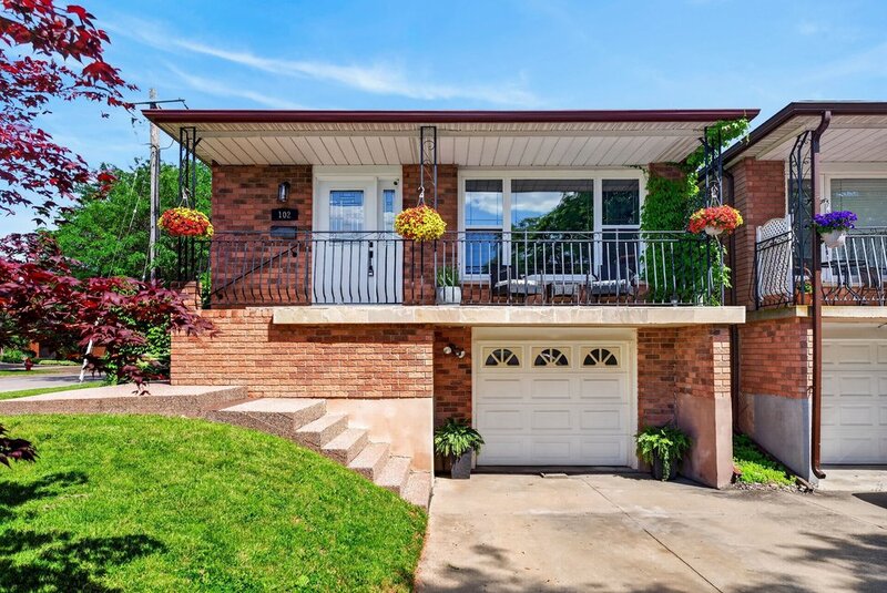 GREAT FAMILY HOME IN QUIET STONEY CREEK NEIGHBOURHOOD!